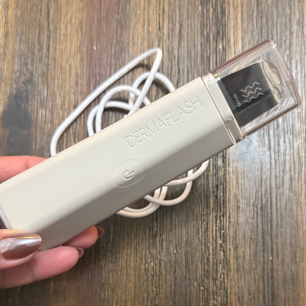 Dermaflash White Skincare Device